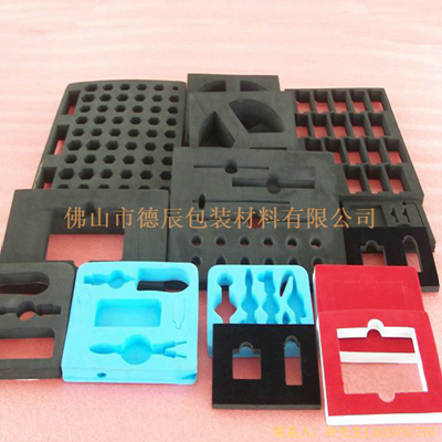 海綿包裝內(nèi)托是一種全新的包裝內(nèi)襯材料，其產(chǎn)品性能對比過去的紙質(zhì)內(nèi)襯。他的防潮性更好、減震性更強。產(chǎn)品本身也屬于環(huán)保材料擁有生物降解的特性，不會對地球環(huán)境造成二次損傷。目前在發(fā)達國家很多產(chǎn)品已從過去的紙質(zhì)內(nèi)襯向海綿包裝內(nèi)襯邁進。